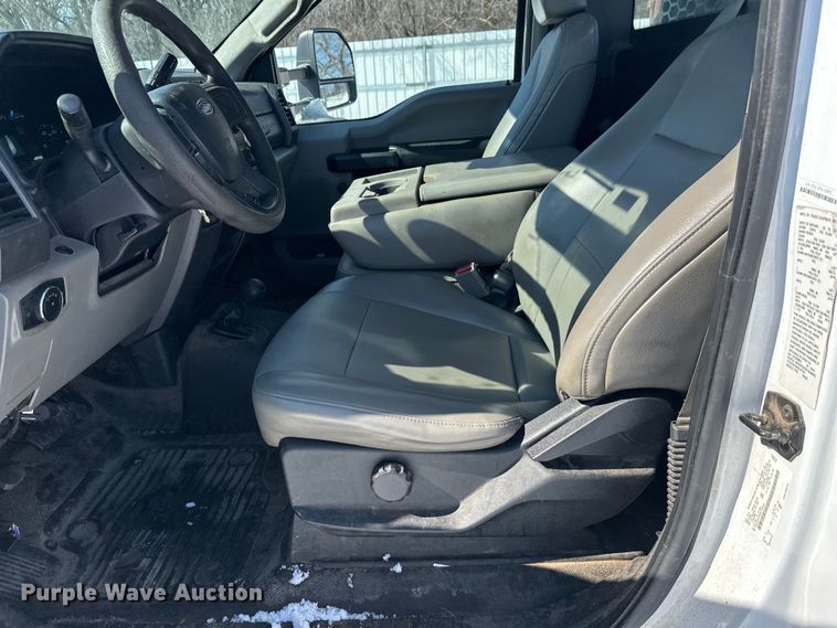 image for item YA2853 2017 Ford F550 Super Duty flatbed truck