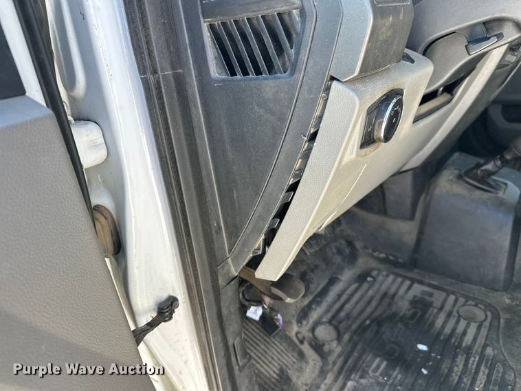 image for item YA2853 2017 Ford F550 Super Duty flatbed truck