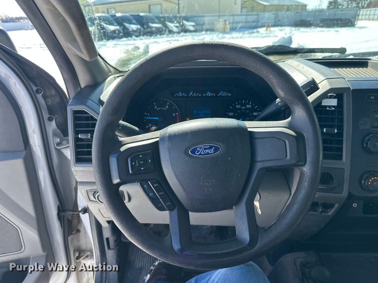 image for item YA2853 2017 Ford F550 Super Duty flatbed truck