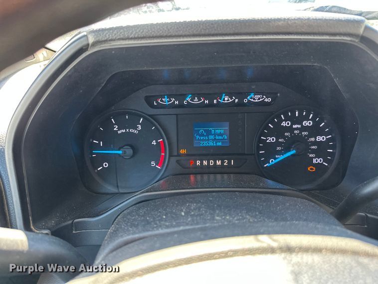 image for item YA2853 2017 Ford F550 Super Duty flatbed truck