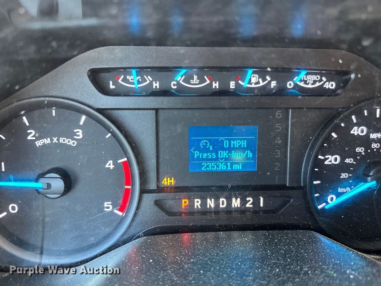 image for item YA2853 2017 Ford F550 Super Duty flatbed truck