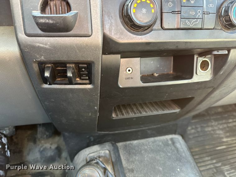 image for item YA2853 2017 Ford F550 Super Duty flatbed truck