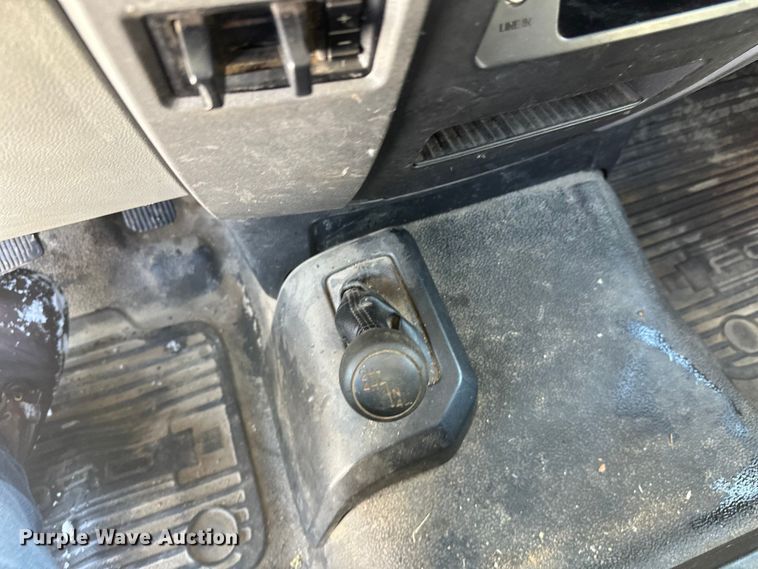 image for item YA2853 2017 Ford F550 Super Duty flatbed truck