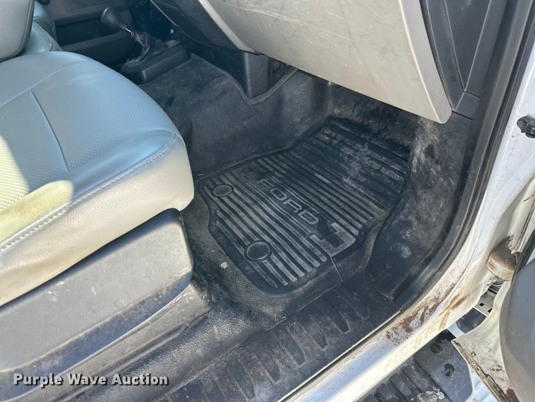 image for item YA2853 2017 Ford F550 Super Duty flatbed truck