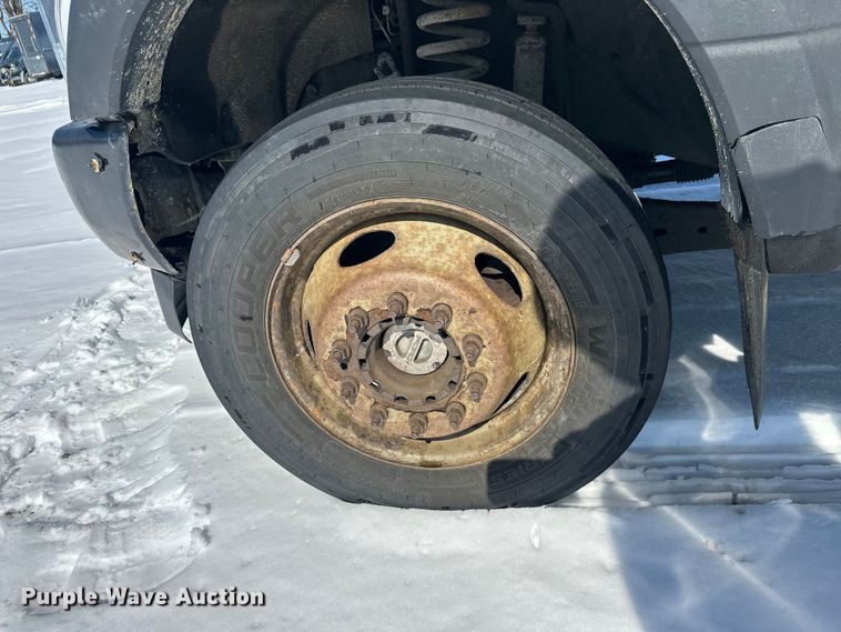 image for item YA2853 2017 Ford F550 Super Duty flatbed truck