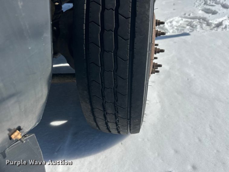 image for item YA2853 2017 Ford F550 Super Duty flatbed truck