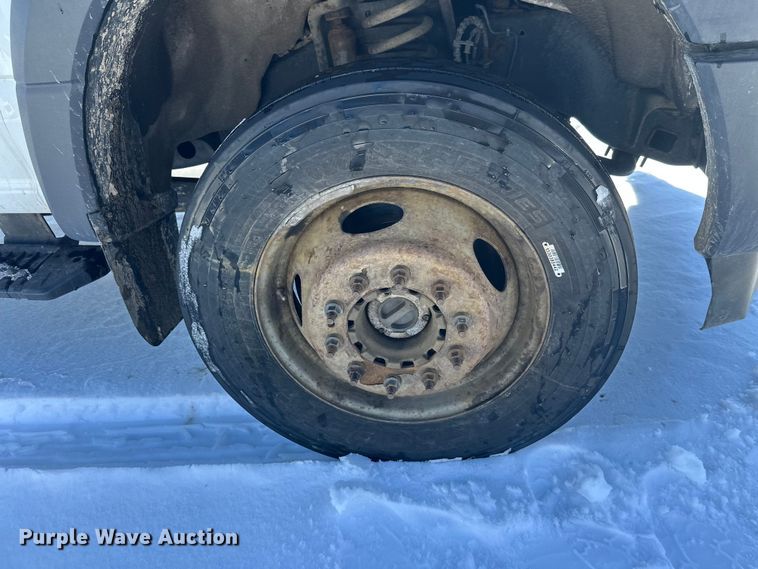 image for item YA2853 2017 Ford F550 Super Duty flatbed truck