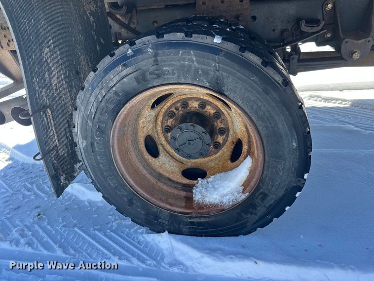 image for item YA2853 2017 Ford F550 Super Duty flatbed truck