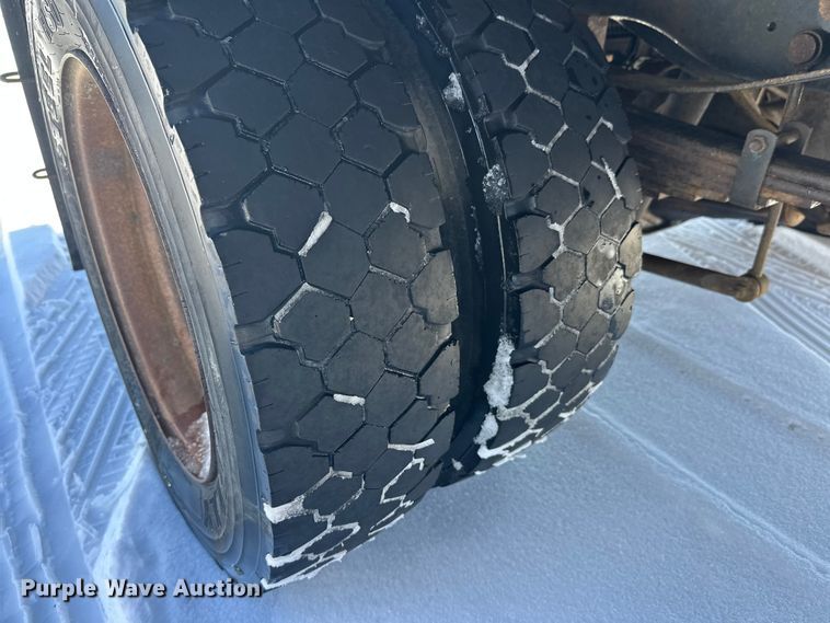 image for item YA2853 2017 Ford F550 Super Duty flatbed truck