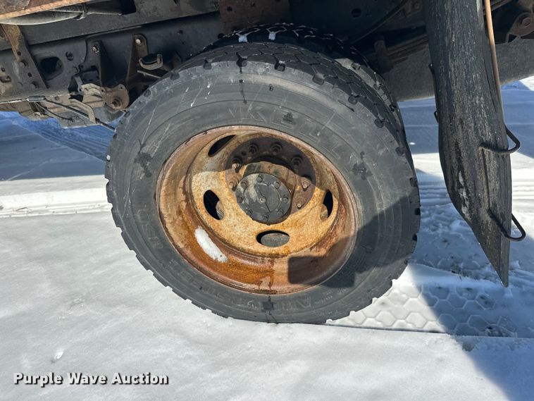 image for item YA2853 2017 Ford F550 Super Duty flatbed truck