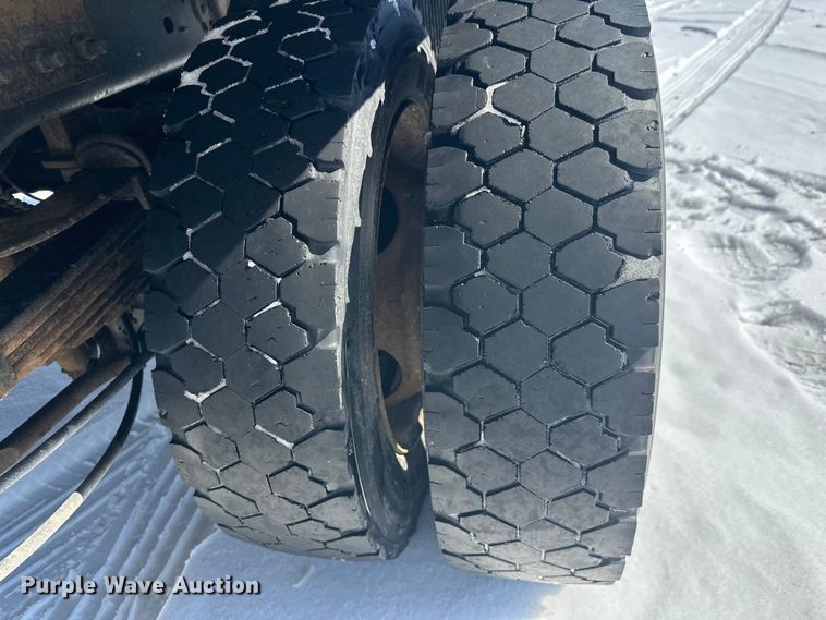 image for item YA2853 2017 Ford F550 Super Duty flatbed truck