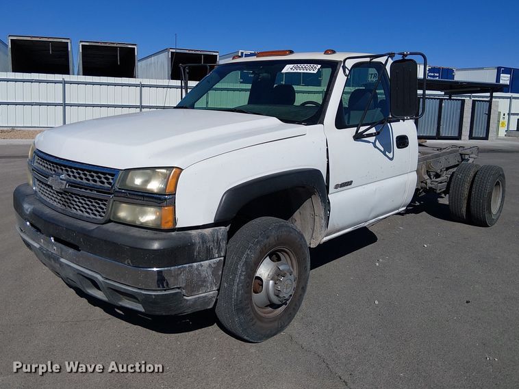 image for item YA3219 2005 Chevrolet Silverado 3500 pickup truck cab and chassis