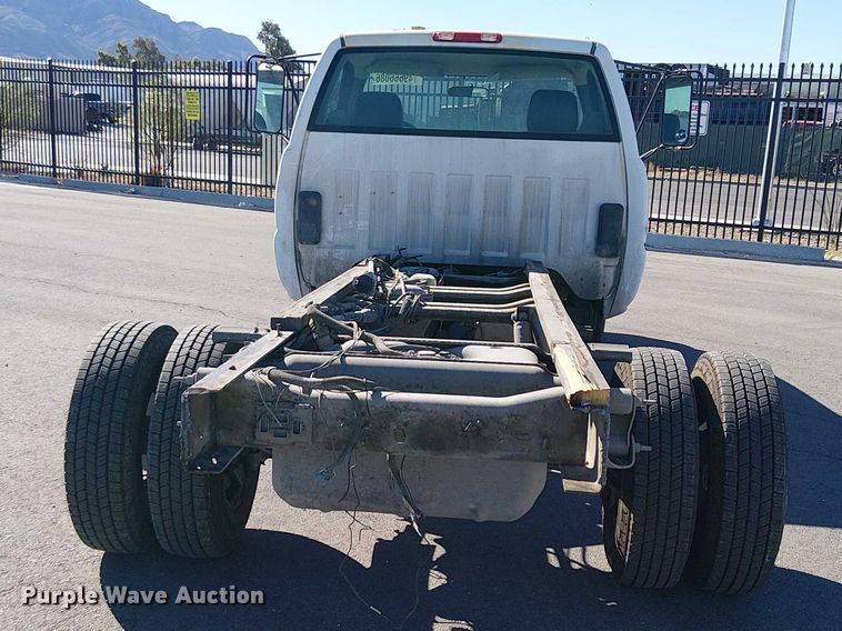 image for item YA3219 2005 Chevrolet Silverado 3500 pickup truck cab and chassis