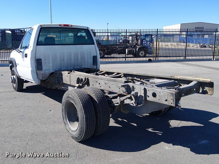 image for item YA3219 2005 Chevrolet Silverado 3500 pickup truck cab and chassis