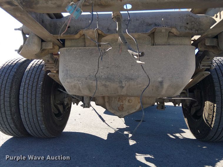 image for item YA3219 2005 Chevrolet Silverado 3500 pickup truck cab and chassis