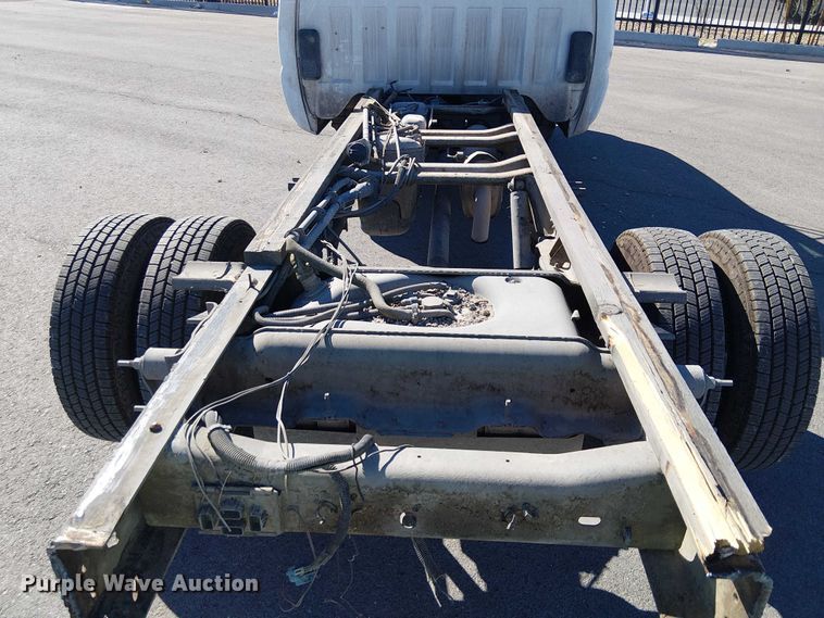 image for item YA3219 2005 Chevrolet Silverado 3500 pickup truck cab and chassis