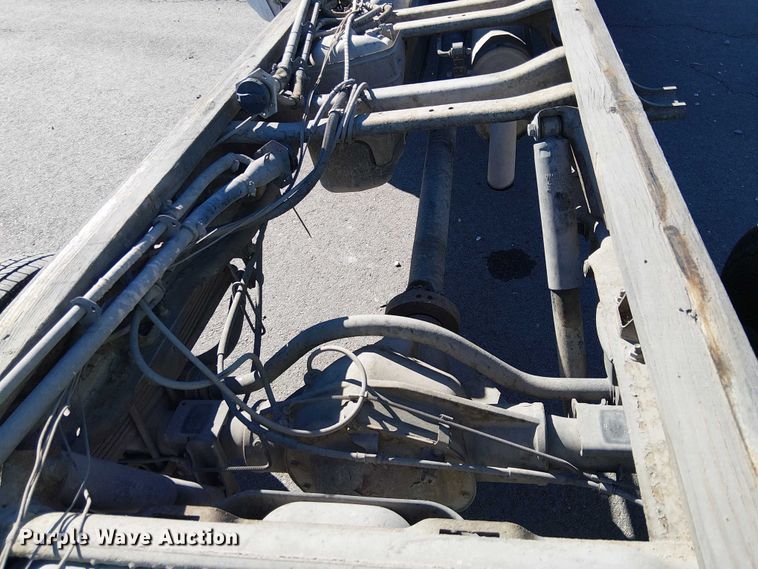 image for item YA3219 2005 Chevrolet Silverado 3500 pickup truck cab and chassis