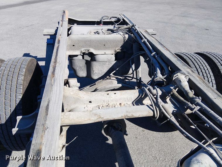 image for item YA3219 2005 Chevrolet Silverado 3500 pickup truck cab and chassis