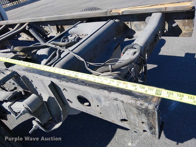 image for item YA3219 2005 Chevrolet Silverado 3500 pickup truck cab and chassis