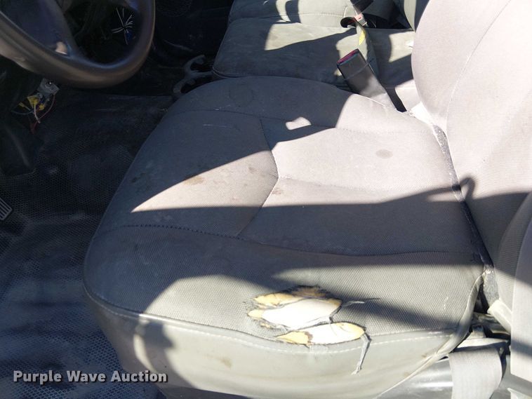 image for item YA3219 2005 Chevrolet Silverado 3500 pickup truck cab and chassis