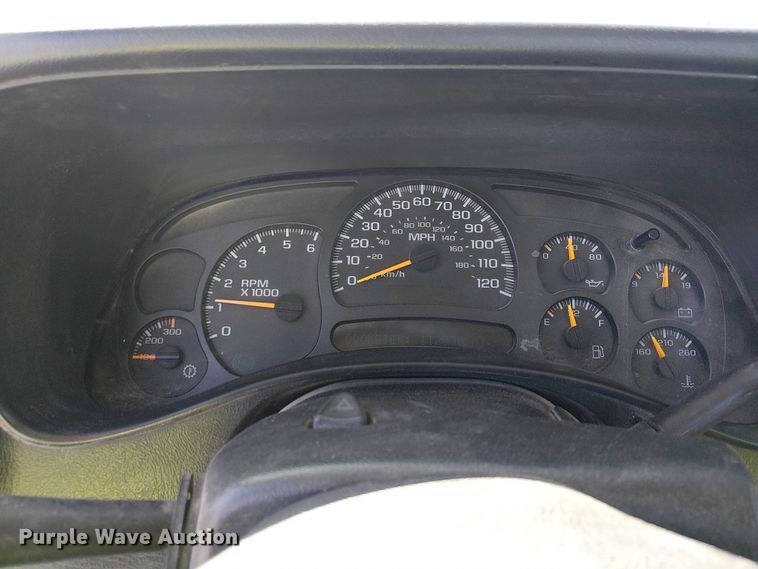 image for item YA3219 2005 Chevrolet Silverado 3500 pickup truck cab and chassis