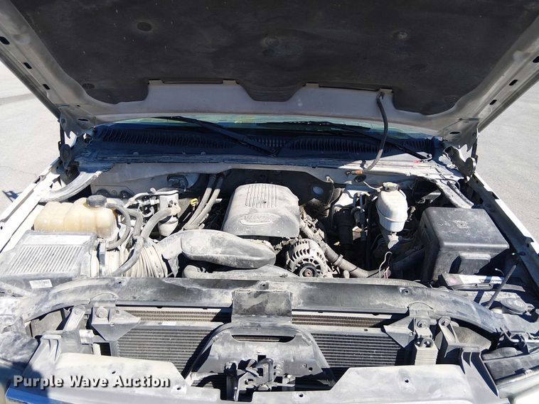 image for item YA3219 2005 Chevrolet Silverado 3500 pickup truck cab and chassis