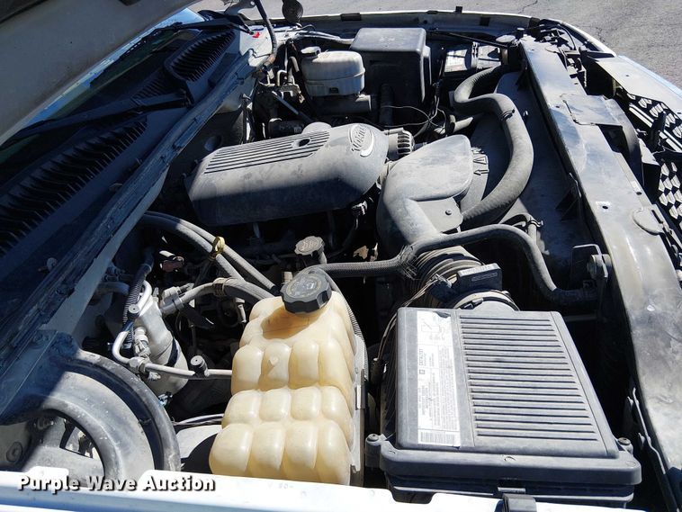 image for item YA3219 2005 Chevrolet Silverado 3500 pickup truck cab and chassis