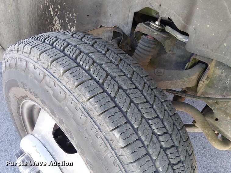 image for item YA3219 2005 Chevrolet Silverado 3500 pickup truck cab and chassis