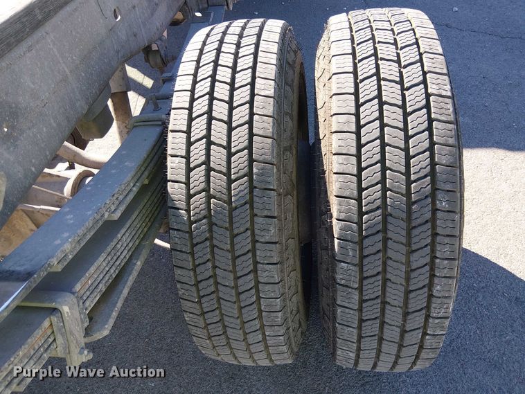 image for item YA3219 2005 Chevrolet Silverado 3500 pickup truck cab and chassis