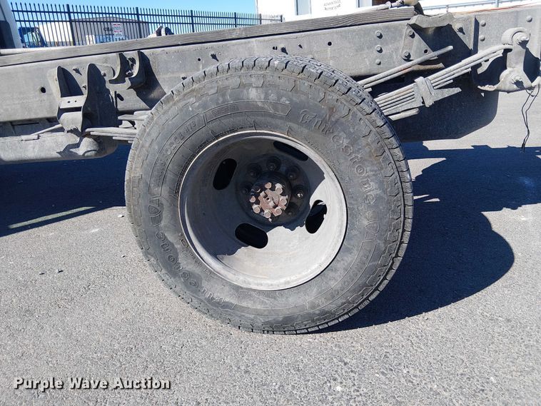 image for item YA3219 2005 Chevrolet Silverado 3500 pickup truck cab and chassis