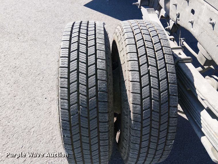 image for item YA3219 2005 Chevrolet Silverado 3500 pickup truck cab and chassis