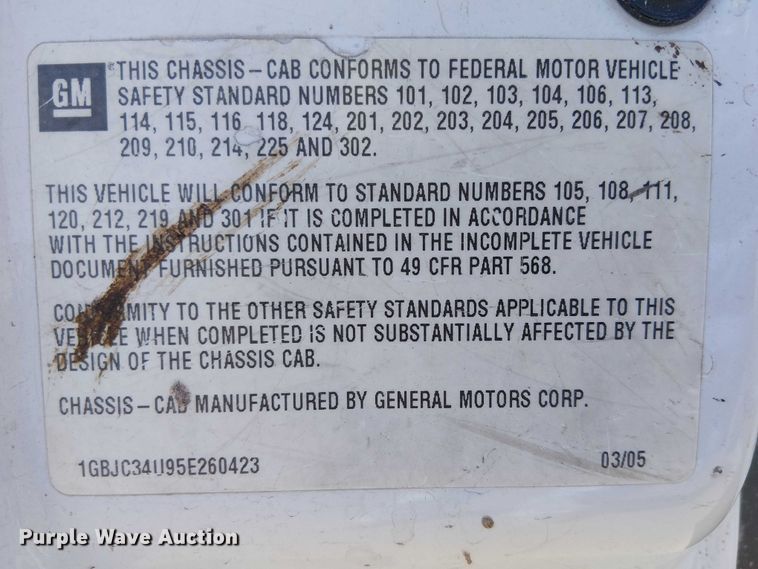 image for item YA3219 2005 Chevrolet Silverado 3500 pickup truck cab and chassis