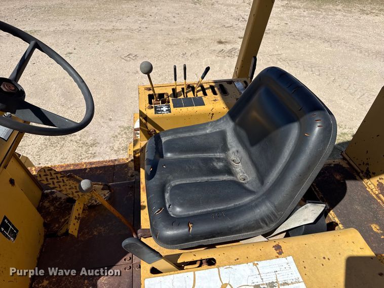 image for item DH1946 1989 Vermeer V-7550 trencher