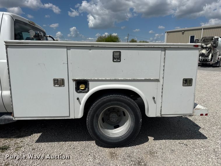 image for item DO8499 2012 Ford F350 Super Duty utility bed pickup truck