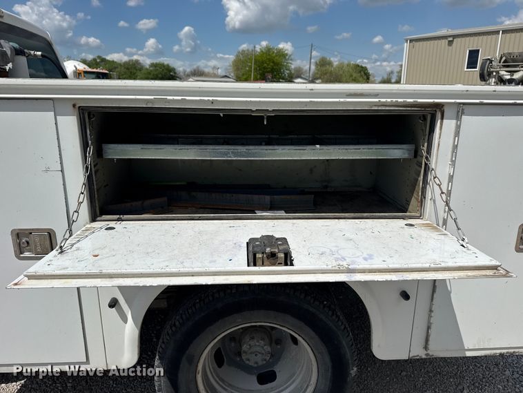 image for item DO8499 2012 Ford F350 Super Duty utility bed pickup truck