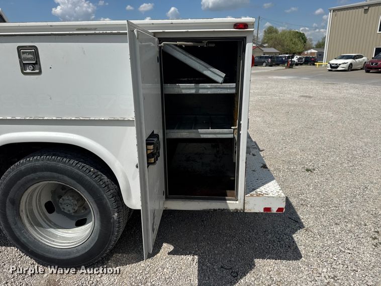 image for item DO8499 2012 Ford F350 Super Duty utility bed pickup truck