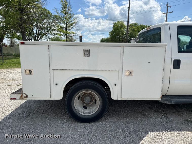 image for item DO8499 2012 Ford F350 Super Duty utility bed pickup truck