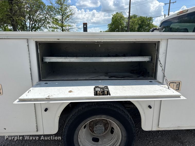 image for item DO8499 2012 Ford F350 Super Duty utility bed pickup truck