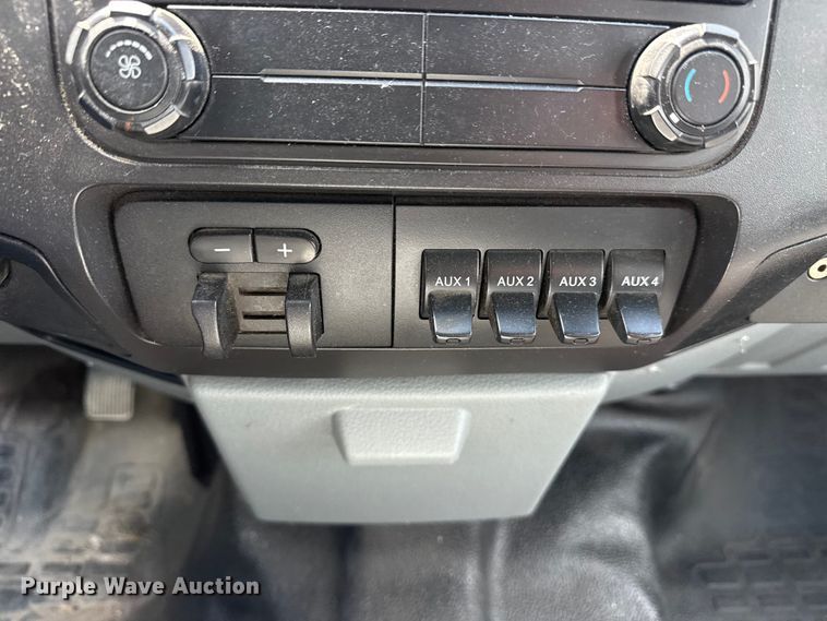 image for item DO8499 2012 Ford F350 Super Duty utility bed pickup truck