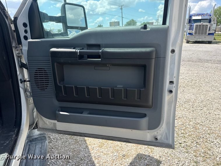 image for item DO8499 2012 Ford F350 Super Duty utility bed pickup truck