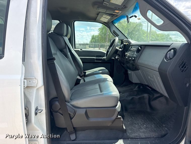 image for item DO8499 2012 Ford F350 Super Duty utility bed pickup truck