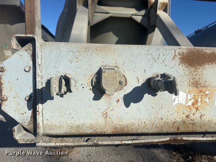 image for item DQ4195 1983 The Heil Co. pneumatic dry bulk trailer