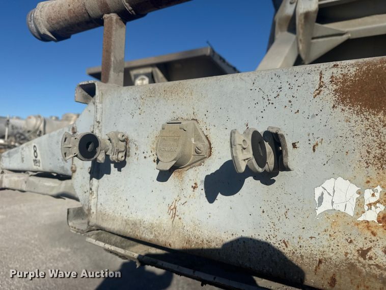 image for item DQ4195 1983 The Heil Co. pneumatic dry bulk trailer