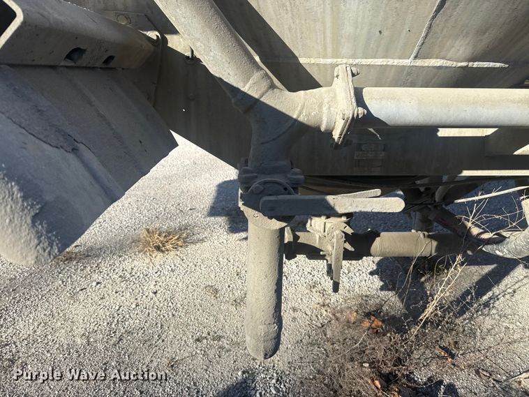 image for item DQ4195 1983 The Heil Co. pneumatic dry bulk trailer