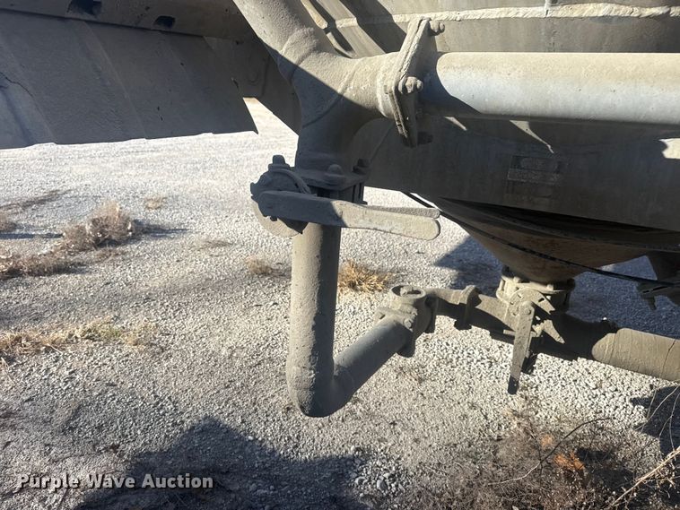 image for item DQ4195 1983 The Heil Co. pneumatic dry bulk trailer