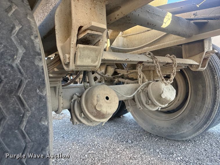 image for item DQ4195 1983 The Heil Co. pneumatic dry bulk trailer