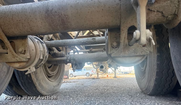 image for item DQ4195 1983 The Heil Co. pneumatic dry bulk trailer