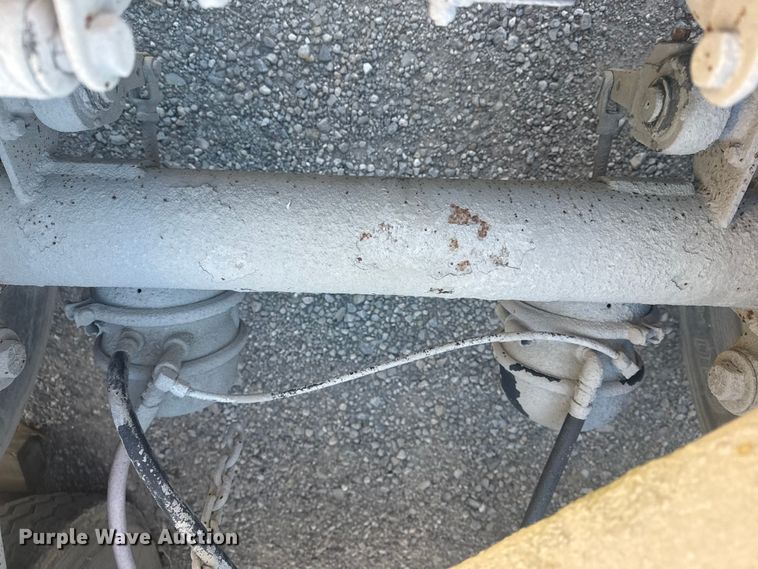 image for item DQ4195 1983 The Heil Co. pneumatic dry bulk trailer