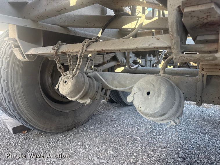 image for item DQ4195 1983 The Heil Co. pneumatic dry bulk trailer