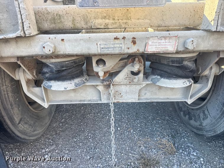 image for item DQ4195 1983 The Heil Co. pneumatic dry bulk trailer